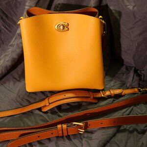 Coach Willow Bucket Bag In Colorblock - Yellow